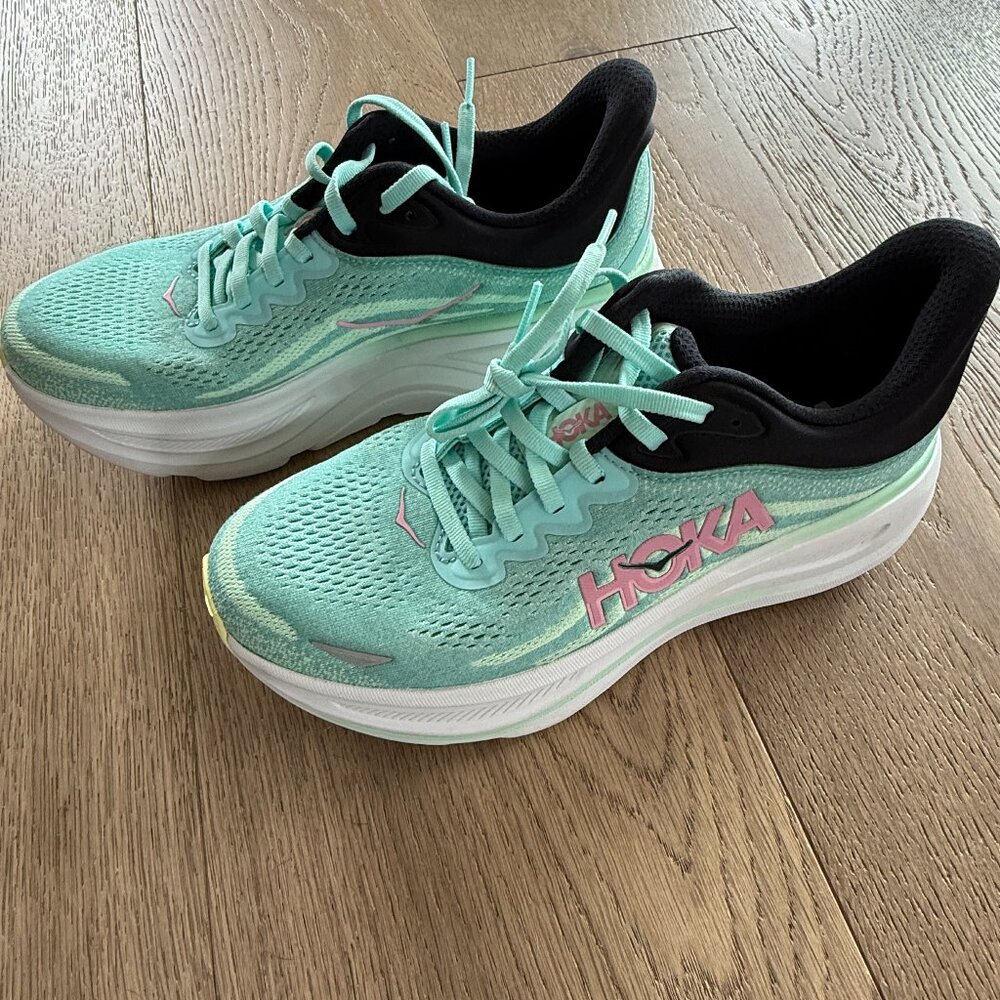 HOKA Bondi 9 Women's size 8 (mint)